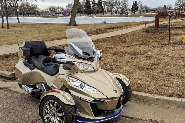 Spyder in front of Covell Lake, Sioux Falls, SD - February 27, 2021